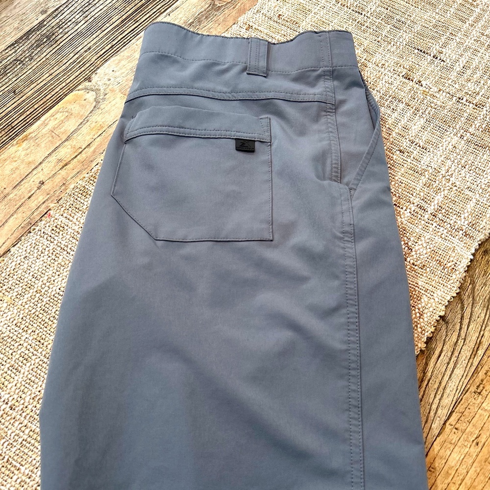 🩳GUC - MENS SHORTS - SIZE 34 - COLOR DARK GRAY🩳